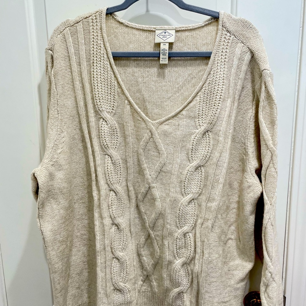 NWOT Oatmeal St. John’s Bay Cable Knit Sweater.